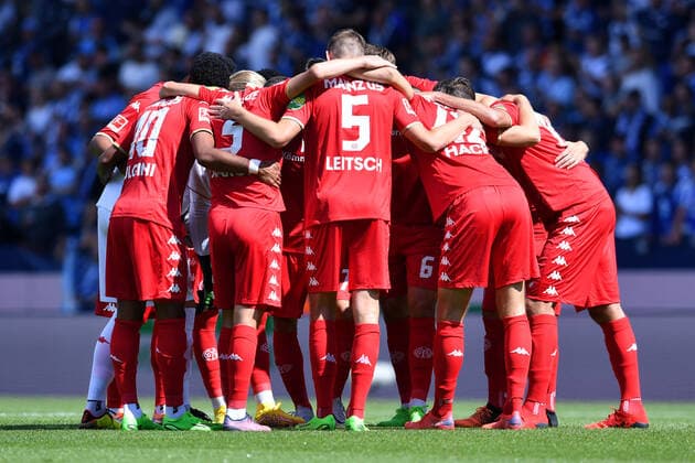 Fußball 1. Bundesliga 1. Spieltag VfL Bochum - 1. FSV Mainz 05 am 06.08.2022 im Vonovia Ruhrstadion in Bochum Spielerkreis Team 1. FSV Mainz 05 schwört sich vor dem Spiel ein DFL regulations prohibit any use of photographs as image sequences and or quasi-video. *** Soccer 1 Bundesliga 1 Matchday VfL Bochum 1 FSV Mainz 05 on 06 08 2022 at Vonovia Ruhrstadion in Bochum Player circle Team 1 FSV Mainz 05 swears in before the game DFL regulations prohibit any use of photographs as image sequences and or quasi video xRx