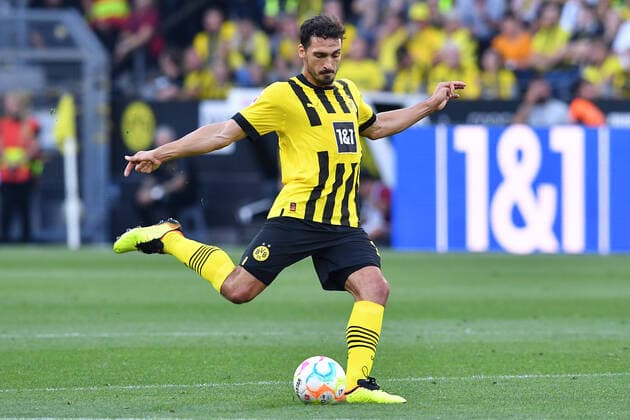 Fußball 1. Bundesliga 1. Spieltag Borussia Dortmund - Bayer 04 Leverkusen am 06.08.2022 im Signal Iduna Park in Dortmund Mats Hummels ( Dortmund ) DFL regulations prohibit any use of photographs as image sequences and or quasi-video. *** Soccer 1 Bundesliga 1 Matchday Borussia Dortmund Bayer 04 Leverkusen on 06 08 2022 at Signal Iduna Park in Dortmund Mats Hummels Dortmund DFL regulations prohibit any use of photographs as image sequences and or quasi video xRx