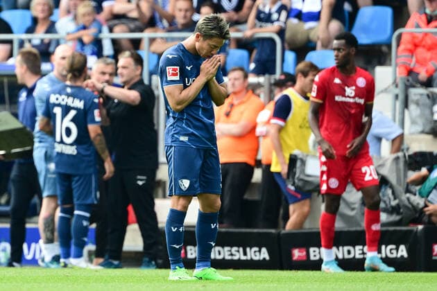 Takuma Asano 11 (Vfl Bochum), VfL Bochum vs. 1. FSV Mainz 05, Fussball, 1. Bundesliga, 1. Spieltag, 06.08.2022 DFB regulations prohibit any use of photographs as image sequences and or quasi-video *** Takuma Asano 11 Vfl Bochum , VfL Bochum vs 1 FSV Mainz 05, Football, 1 Bundesliga, 1 Matchday, 06 08 2022 DFB regulations prohibit any use of photographs as image sequences and or quasi video Copyright: xkolbert-press MarcxNiemeyerx