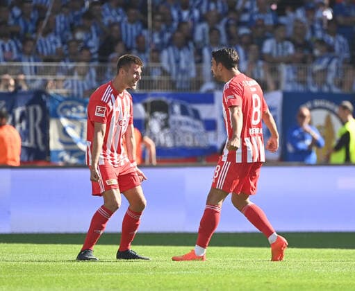 Fussball, Herren, Saison 2022 2023, 1. Bundesliga (1. Spieltag), 1. FC Union Berlin - Hertha BSC (3:1), v. l. Robin Knoche (1. FC Union), Rani Khedira (1. FC Union Berlin), Jubel nach Tor zum 3:0, 06.08. 2022, *** Football, men, season 2022 2023, 1 Bundesliga 1 matchday , 1 FC Union Berlin Hertha BSC 3 1 , v l Robin Knoche 1 FC Union , Rani Khedira 1 FC Union Berlin , cheering after goal to 3 0, 06 08 2022, Copyright: xMatthiasxKochx