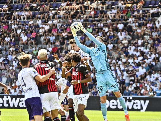 Marcin Bulka (ogc) FOOTBALL : Toulouse vs Nice - 1ere Journee du Championnat de Ligue1 UBEREATS - Toulouse - 07 08 2022 ThierryBreton Panoramic 