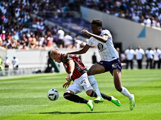 Nathan N Goumou (tfc) vs Melvin Bard (ogc) FOOTBALL : Toulouse vs Nice - 1ere Journee du Championnat de Ligue1 UBEREATS - Toulouse - 07 08 2022 ThierryBreton Panoramic 