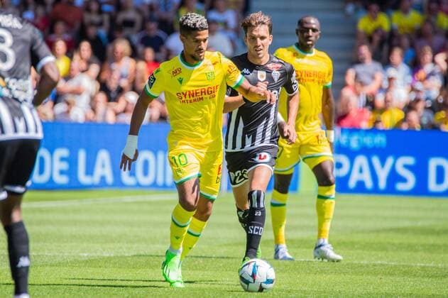 Ludovic Blas (FC NANTES) Nabil Bentaleb (ANGERS SCO) FOOTBALL : Angers SCO vs FC Nantes - Ligue 1 - JournÃ e 1- 07 08 2022 BaptisteAutissier Panoramic 