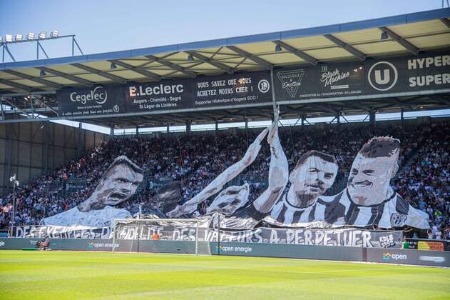 Supporters du Angers SCO - Ambiance FOOTBALL : Angers SCO vs FC Nantes - Ligue 1 - JournÃ e 1- 07 08 2022 BaptisteAutissier Panoramic 