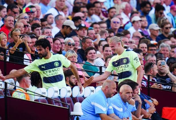 Mandatory Credit: Photo by Javier Garcia Shutterstock (13066961dg) Erling Haland and Ilkay Gundogan of Manchester City are substituted West Ham United v Manchester City, Premier League, Football, London Stadium, London, UK - 07 Aug 2022 EDITORIAL USE ONLY No use with unauthorised audio, video, data, fixture lists, club league logos or live services. Online in-match use limited to 120 images, no video emulation. No use in betting, games or single club league player publications. West Ham United v Manchester City, Premier League, Football, London Stadium, London, UK - 07 Aug 2022 EDITORIAL USE ONLY No use with unauthorised audio, video, data, fixture lists, club league logos or live services. Online in-match use limited to 120 images, no video emulation. No use in betting, games or single club league player publications. Copyright: xJavierxGarcia Shutterstockx 13066961dg