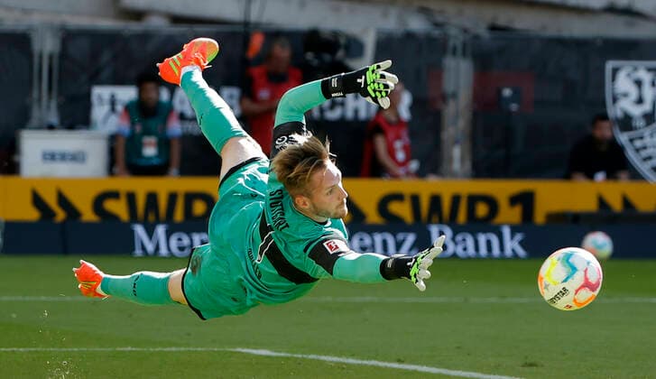 (220808) -- STUTTGART, Aug. 8, 2022 -- Stuttgart s goalkeeper Florian Mueller makes a save during the German first division Bundesliga football match between VfB Stuttgart and RB Leipzig in Stuttgart, Germany, Aug. 7, 2022. (Photo by Xinhua) (SP)GERMANY-STUTTGART-FOOTBALL-BUNDESLIGA-STUTTGART VS LEIPZIG PhilippexRuiz 