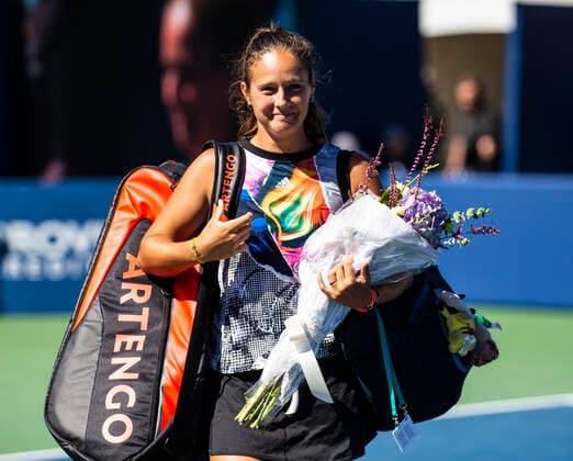 August 07, 2022 San Jose, CA USA Daria Kasotkina walks on the court and smiles at the fans before the Mubadala Silicon Valley Classic Finals between Daria Kasotkina (RUS) vs Shelby Rogers (USA). Daria won the finals at San Jose State University San Jose Calif. CSM San Jose USA - ZUMAc04_ 20220808_zaf_c04_005 Copyright: xThurmanxJamesx