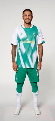 offizieller Portraittermin SV Werder Bremen 2022 2023 Leonardo Bittencourt (Werder Bremen 10); 20.06.2022, wohninvest Weserstadion, Bremen, offizieller Portraittermin SV Werder Bremen 2022 2023 im Bild picture shows
