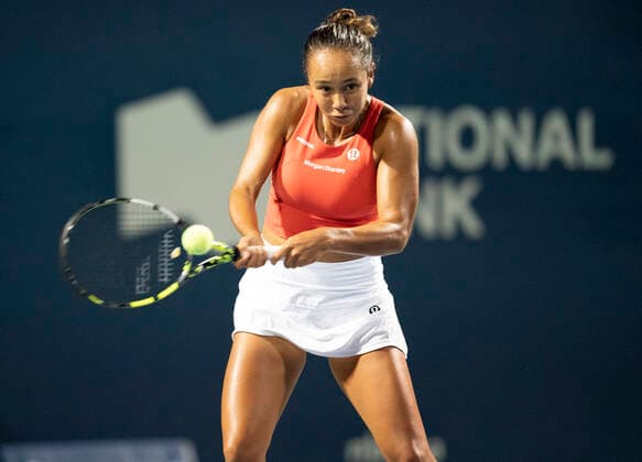 August 8, 2022, Toronto, Ontario, Canada: LEYLAH FERNANDEZ hits a ball during her game against Storm Sanders.FERNANDEZ of Montreal beat Storm Sanders 2-1 in front of her home Canadian crowd. Toronto Canada - ZUMAm215 20220808_zip_m215_013 Copyright: xArlynxMcAdoreyx