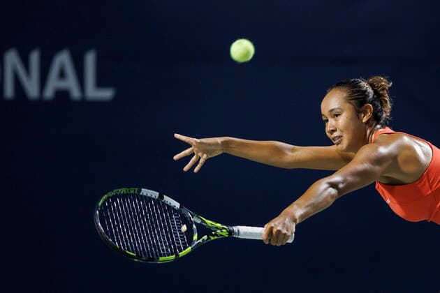 August 8, 2022, Toronto, Canada: LEYLAH FERNANDEZ of Canada returns a ball to Storm Sanders of Australia during womens tennis action at the National Bank Open in Toronto. Tennis 2022: National Bank Open  - ZUMAc35_ 20220808_zaf_c35_094 Copyright: xColexBurstonx