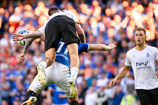 Sport Themen der Woche KW32 Sport Bilder des Tages Union s Siebe Van Der Heyden and Rangers Tom Lawrence fight for the ball during a match between Scottish Rangers FC and Belgian soccer team Royale Union Saint-Gilloise, Tuesday 09 August 2022 in Glasgow, the return leg in the third qualifying round of the UEFA Champions League competition. LAURIExDIEFFEMBACQ  x38598442x