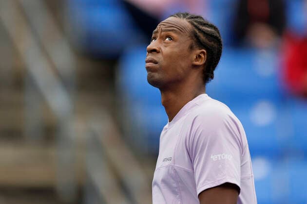 Sport Themen der Woche KW32 MONTREAL, QC - AUGUST 09: Gael Monfils of France checks the weather before his match vs. opponent Pedro Martinez of Spain during Day 4 of the National Bank Open at Stade IGA on August 9, 2022 in Montreal, Canada.(Photo by Jeff Chevrier Icon Sportswire) TENNIS: AUG 09 National Bank Open Icon22080932
