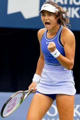 TORONTO, ON - AUGUST 09: Emma Raducanu reacts after winning a point during her National Bank Open tennis tournament first round match on August 9, 2022, at Sobeys Stadium in Toronto, ON, Canada. (Photo by Julian Avram Icon Sportswire) TENNIS: AUG 09 National Bank Open Icon22080918062
