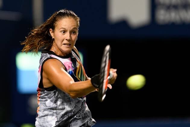 Sport Bilder des Tages TORONTO, ON - AUGUST 09: Daria Kasatkina returns the ball during her National Bank Open tennis tournament first round match on August 9, 2022, at Sobeys Stadium in Toronto, ON, Canada. (Photo by Julian Avram Icon Sportswire) TENNIS: AUG 09 National Bank Open Icon2208093522