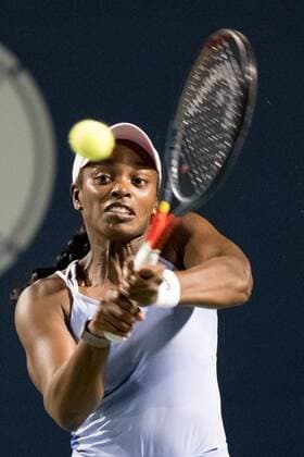 TORONTO, ON - AUGUST 09: Sloane Stephens returns the ball during her National Bank Open tennis tournament second round match on August 9, 2022, at Sobeys Stadium in Toronto, ON, Canada. (Photo by Julian Avram Icon Sportswire) TENNIS: AUG 09 National Bank Open Icon2208094099