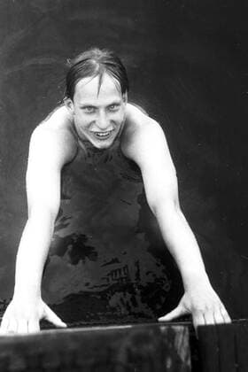 Vierer-Clubkampf im Schwimmen Original-Bildunterschrift: Vierer-Clubkampf im Schwimmen zwischen Hamburger SC, Hannoverscher Sv, Gladbeck 1913 und Berliner Wasserratten im Strandbad Lübars, Berlin, Deutschland 1955., Berlin Copyright: Kindermann UnitedArchivesKIN_7402000402