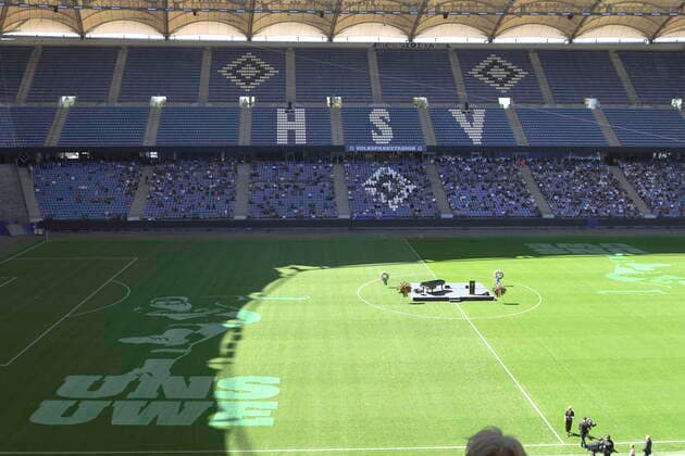 Sport Themen der Woche KW32 Sport Bilder des Tages Hamburg, Trauerfeier Uwe Seeler 10.08.2022, Hamburg, Trauerfeier Uwe Seeler, im Bild Trauerfeier im Stadion Blick ueber das Stadion auf die Gegengerade *** Hamburg, funeral service Uwe Seeler 10 08 2022, Hamburg, funeral service Uwe Seeler, in the picture funeral service in the stadium view over the stadium on the backstraight nordphotoxGmbH xWitke nph00002