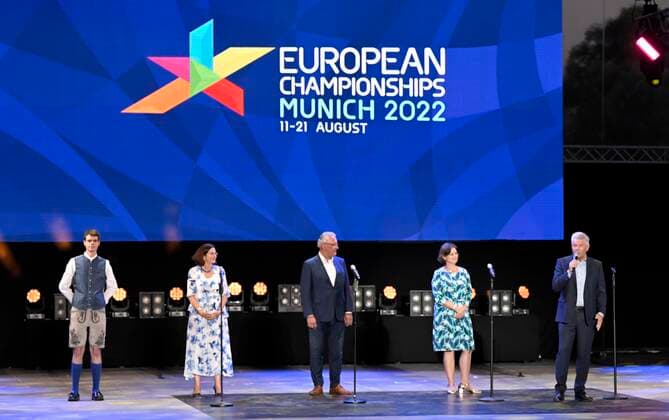 10.08.2022, European Championchips München 2022, Europäische Mehrsportveanstaltung im Olympiapark München, v.l. x, x, Innenminister Joachim Herrmann (Deutschland), x und Oberbürgermeister Dieter Reiter bei der Eröffnungsfeier.
