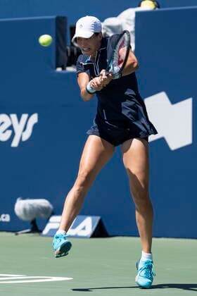 August 10, 2022, TORONTO, ON, CAN: Ajla Tomljanovic hits a return during her straight sets loss to Iga Swiatek in National Bank Open tennis action in Toronto, Wednesday, August 10, 2022. Canada News - August 10, 2022  - ZUMAc35_ 20220810_zaf_c35_024 Copyright: xChrisxYoungx