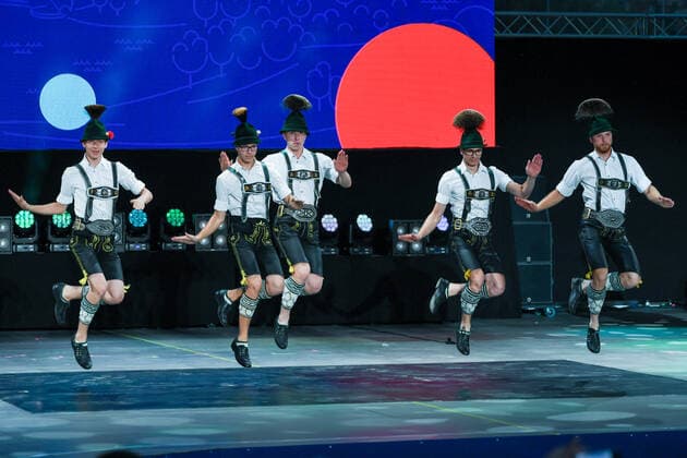 Eröffnungstag - Bayerische Brauchtumspflege bei der Eröffnungsfeier der European Championships in München am 10.08.2022, Deutschland, Oberbayern München Olypiapark Oberbayern Deutschland