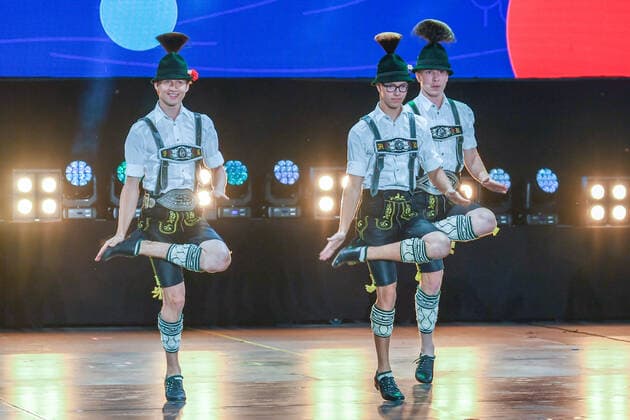 Eröffnungstag - Bayerische Brauchtumspflege bei der Eröffnungsfeier der European Championships in München am 10.08.2022, Deutschland, Oberbayern München Olypiapark Oberbayern Deutschland