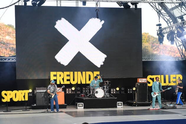 Eröffnungstag - Sportfreunde Stiller bei der Eröffnungsfeier der European Championships in München am 10.08.2022, Deutschland, Oberbayern München Olypiapark Oberbayern Deutschland