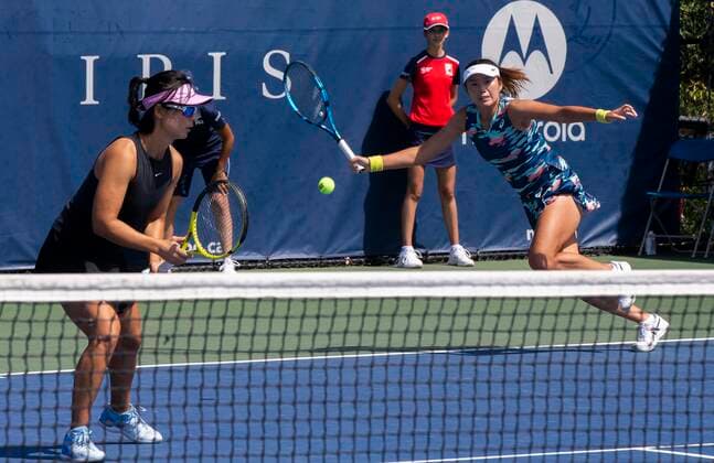 (220811) -- TORONTO, Aug. 11, 2022 -- Xu Yifan (L) Yang Zhaoxuan of China compete during the first round of women s doubles match between Xu Yifan Yang Zhaoxuan of China and Aoyama Shuko of Japan and Chan Hao-ching of Chinese Taipei at the 2022 National Bank Open tennis tournament in Toronto, Canada, on Aug. 10, 2022. (Photo by Xinhua) (SP)CANADA-TORONTO-TENNIS-NATIONAL BANK OPEN-WOMEN S DOUBLES ZouxZheng 