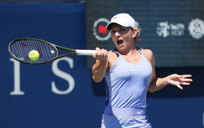 (220811) -- TORONTO, Aug. 11, 2022 -- Simona Halep of Romania returns the ball during the second round of women s singles match between Simona Halep of Romania and Zhang Shuai of China at the 2022 National Bank Open tennis tournament in Toronto, Canada, on Aug. 10, 2022. (Photo by Xinhua) (SP)CANADA-TORONTO-TENNIS-NATIONAL BANK OPEN-WOMEN S SINGLES ZouxZheng 