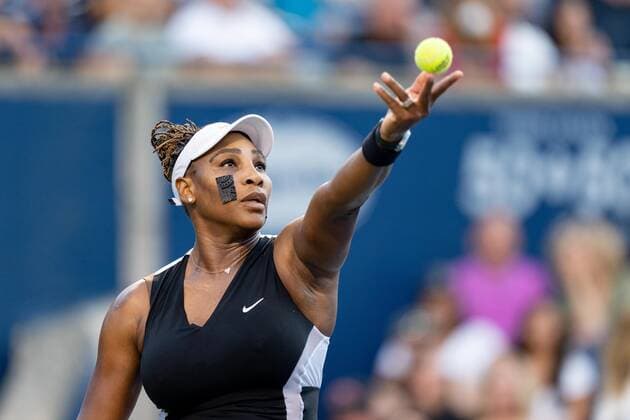 TORONTO, ON - AUGUST 10: Serena Williams serves the ball during her National Bank Open tennis tournament second round match on August 10, 2022, at Sobeys Stadium in Toronto, ON, Canada. (Photo by Julian Avram Icon Sportswire) TENNIS: AUG 10 National Bank Open Icon2208104137