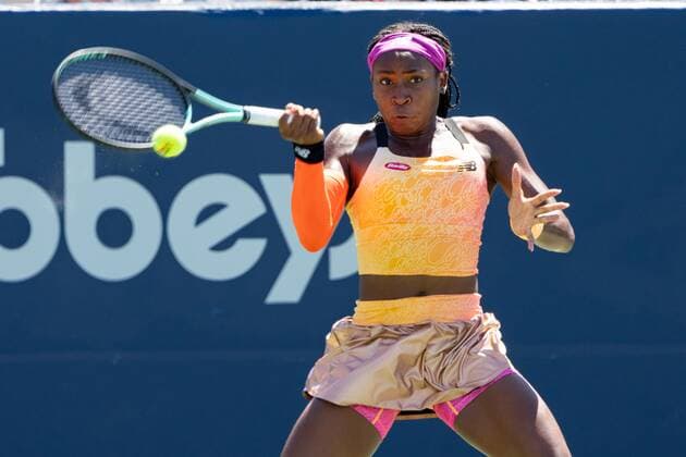 TORONTO, ON - AUGUST 10: Coco Gauff returns the ball during her National Bank Open tennis tournament second round match on August 10, 2022, at Sobeys Stadium in Toronto, ON, Canada. (Photo by Julian Avram Icon Sportswire) TENNIS: AUG 10 National Bank Open Icon2208101773