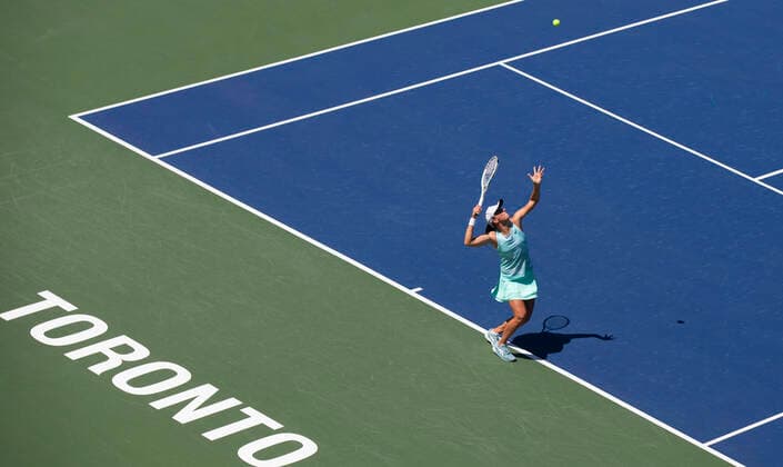 (220811) -- TORONTO, Aug. 11, 2022 -- Iga Swiatek of Poland serves during the second round of women s singles match between Ajla Tomljanovic of Australia and Iga Swiatek of Poland at the 2022 National Bank Open tennis tournament in Toronto, Canada, on Aug. 10, 2022. (Photo by Xinhua) (SP)CANADA-TORONTO-TENNIS-NATIONAL BANK OPEN-WOMEN S SINGLES ZouxZheng 