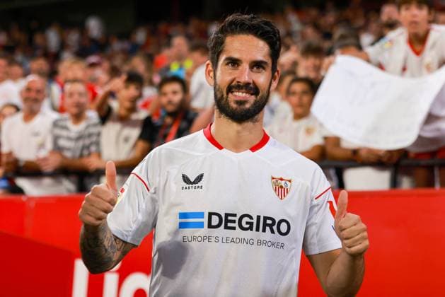 Sevilla CF Unveil New Signing Isco Alarcon Isco Alarcon during the presentation of Isco Alarcon as a new player of Sevilla CF at Sanchez Pizjuan Stadium on August 08, 2022 in Seville, Spain. Sevilla Seville Spain  Copyright: xDAXxImagesx originalFilename:daximages-sevillac220810_np2CG.jpg