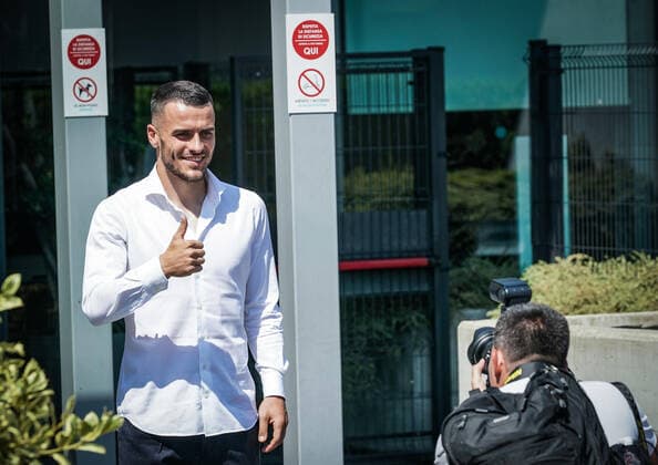 Sport Themen der Woche KW32 Sport Bilder des Tages August 11, 2022, TURIN, Italia: New Juventus player Filip Kostic arrives at the J Medical center to undergo medical tests, in Turin, Italy, 11 August 2022. .ANSA TINO ROMANO ITALY SOCCER JUVENTUS KOSTIC  - ZUMAa110 20220811_zaf_a110_002 Copyright: xTinoxRomanox