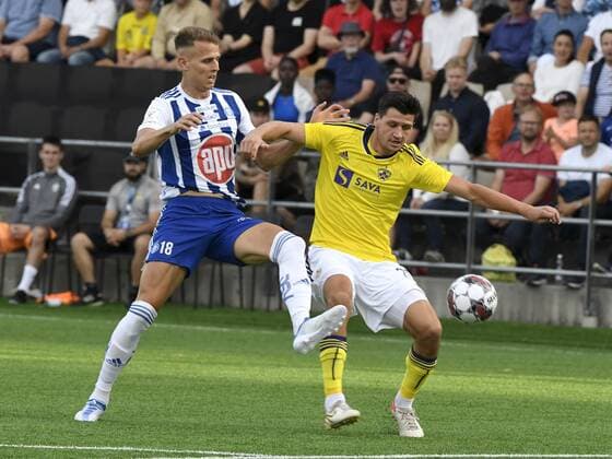 Sport Bilder des Tages Bojan Radulovic of HJK (left) and Sven Karic of Maribor during the UEFA European League 3rd Qualification Round football match HJK vs Maribor in Helsinki on August 11, 2022. Helsinki Finland LKFTJK20220811190429PSBG  Copyright: xJussixNukarix LKFTJK20220811190429PSBG