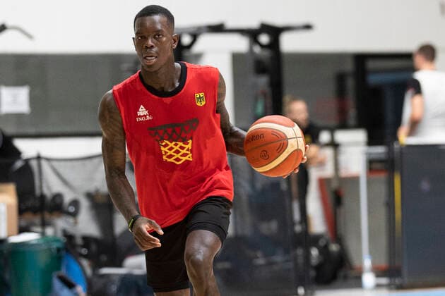 Basketball: Medientraining der Herren-Nationalmannschaft am 08.08.2022 in Köln (Nordrhein-Westfalen). Dennis Schröder am Ball Copyright: xKirchner MarcoxSteinbrennerx