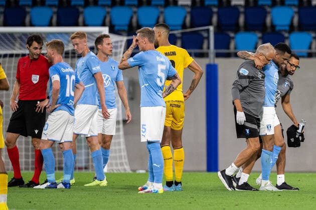 220811 Martin Olsson of Malmö in pain during the UEFA Europa League qualification between Diddeleng and Malmö FF on August 11, 2022 in Luxembourg. Photo: Daniel Stiller BILDBYRAN kod DS DS0267 fotboll football soccer fotball uefa europa league diddeleng malmö ff bbeng skada Copyright: DANIELxSTILLER BB220811DS053