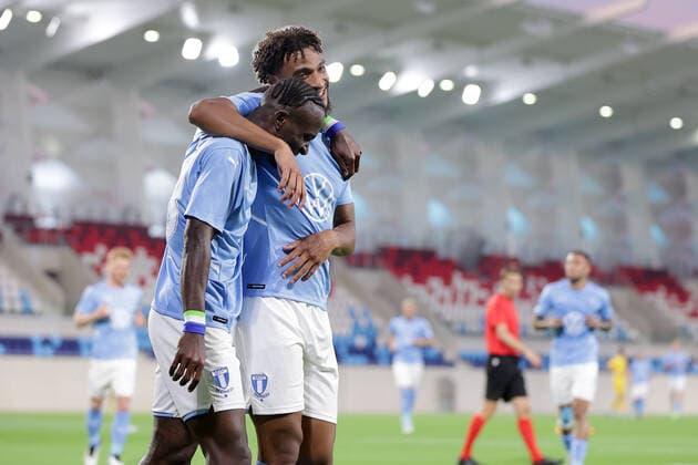 Isaac Kiese Thelin (Malmö 9) jubelt, freut sich, Jubel, Freude mit Mohamed Buya Turay (Malmö 33) nach dem Tor zum 0:2 11.08.2022 Fussball Europa League Qualifikation, 3. Runde, Rückspiel, Saison 2022-2023 11.08.2022 F91 Düdelingen (LUX) - Malmö FF (SWE) (Dudelange - Malmo) Stade de Luxembourg, Luxemburg