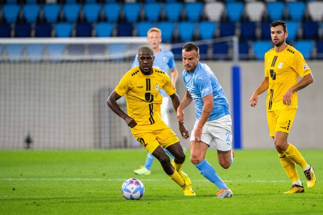 220811 Eric Larsson of Malmö during the UEFA Europa League qualification between Diddeleng and Malmö FF on August 11, 2022 in Luxembourg. Photo: Daniel Stiller BILDBYRAN kod DS DS0267 fotboll football soccer fotball uefa europa league diddeleng malmö ff bbeng Copyright: DANIELxSTILLER BB220811DS058