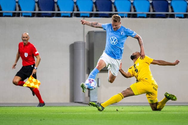 220811 Felix Beijmo of Malmö and Ivan Englaro of Diddeleng during the UEFA Europa League qualification between Diddeleng and Malmö FF on August 11, 2022 in Luxembourg. Photo: Daniel Stiller BILDBYRAN kod DS DS0267 fotboll football soccer fotball uefa europa league diddeleng malmö ff bbeng Copyright: DANIELxSTILLER BB220811DS060