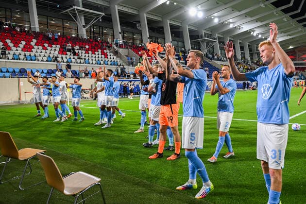 220811 Players of Malmö celebrate after the UEFA Europa League qualification between Diddeleng and Malmö FF on August 11, 2022 in Luxembourg. Photo: Daniel Stiller BILDBYRAN kod DS DS0267 fotboll football soccer fotball uefa europa league diddeleng malmö ff bbeng jubel Copyright: DANIELxSTILLER BB220811DS063