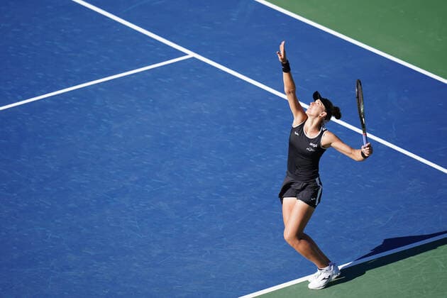 August 11, 2022, Toronto, Ontario, Canada: World number one ranked WTA, Tennis Damen player IGA SWIATEK during her match against Beatriz Haddad Maia. Haddad Mia would go on to win the match 2 sets to 1, eliminating Swiatek from the National Bank Open Tournament. Toronto Canada - ZUMAm215 20220811_zip_m215_005 Copyright: xArlynxMcAdoreyx