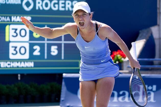 TORONTO, ON - AUGUST 11: Simona Halep reacts during her National Bank Open tennis tournament third round match on August 11, 2022, at Sobeys Stadium in Toronto, ON, Canada. (Photo by Julian Avram Icon Sportswire) TENNIS: AUG 11 National Bank Open Icon2208111458