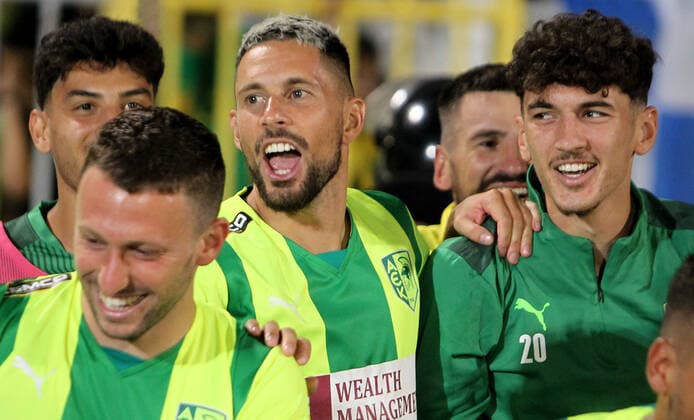 Sport Bilder des Tages 11.08.2022 Belgrade(Serbia) FK Partizan-AEK Larnaca Europa League third qualifying round men s football Adam Gyurcso(C) between Omri Altman(left front) and Henry Bates Andreou(R) AEK Larnaca celebrate going in next round :