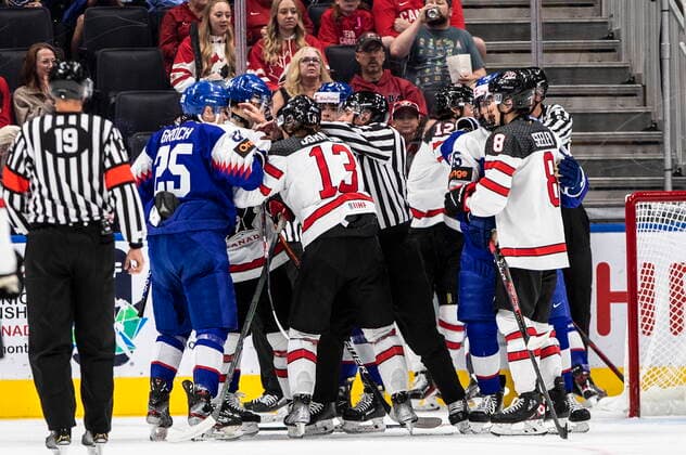 August 11, 2022, EDMONTON, AB, CANADA: Canada and Slovakia rough it up during first period IIHF World Junior Hockey Championship action in Edmonton on Thursday August 11, 2022. Canada News - August 11, 2022  - ZUMAc35_ 20220811_zaf_c35_203 Copyright: xJasonxFransonx