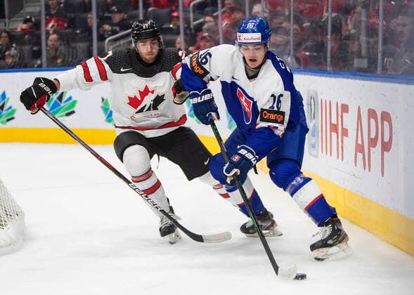 August 11, 2022, EDMONTON, AB, CANADA: Canada s Donovan Sebrango (7) and Slovakia s Oliver Stumpel (16) battle for the puck during first period IIHF World Junior Hockey Championship action in Edmonton on Thursday August 11, 2022. Canada News - August 11, 2022  - ZUMAc35_ 20220811_zaf_c35_216 Copyright: xJasonxFransonx