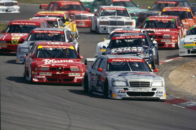 Klaus Ludwig im AMG-Mercedes C-Klasse führt das DTM-Feld om Start in die erstenKurve auf dem Nürburgring und wird später auch DTM:Gesamtsieger 1994 *** Klaus Ludwig in the AMG Mercedes C Class leads the DTM field from the start into the first corner at the Nürburgring and later becomes the overall DTM winner in 1994.