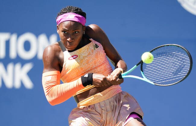 Sport Bilder des Tages August 12, 2022, Toronto, Ontario, Canada: COCO GAUFF hits a shot during her game against Simona Halep. Halep went on to win the match, and will advance to the semi finals tomorrow in Toronto. Final Score 6-4, 7-6. Toronto Canada - ZUMAm215 20220812_zip_m215_003 Copyright: xArlynxMcAdoreyx