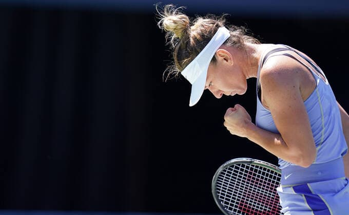 August 12, 2022, Toronto, Ontario, Canada: SIMONA HALEP celebrates during her game against Coco Gauff. Halep went on to win the match, and will advance to the semi finals tomorrow in Toronto. Halep won 6-4, 7-6. Toronto Canada - ZUMAm215 20220812_zip_m215_005 Copyright: xArlynxMcAdoreyx