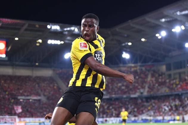 Sport Bilder des Tages Fußball 1. Bundesliga 2. Spieltag SC Freiburg - Borussia Dortmund am 12.08.2022 im Europa-Park Stadion in Freiburg Torjubel Jubel Tor zum 1:2 durch Youssoufa Moukoko ( Dortmund ) DFL regulations prohibit any use of photographs as image sequences and or quasi-video.