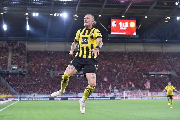 Sport Themen der Woche KW32 Sport Bilder des Tages Fußball 1. Bundesliga 2. Spieltag SC Freiburg - Borussia Dortmund am 12.08.2022 im Europa-Park Stadion in Freiburg Torjubel Jubel Tor zum 1:3 durch Marius Wolf ( Dortmund ) DFL regulations prohibit any use of photographs as image sequences and or quasi-video. *** Soccer 1 Bundesliga 2 Spieltag SC Freiburg Borussia Dortmund am 12 08 2022 im Europa Park Stadion in Freiburg Torjubel Jubel Tor zum 1 3 durch Marius Wolf Dortmund DFL regulations prohibit any use of photographs as image sequences and or quasi video xHDx